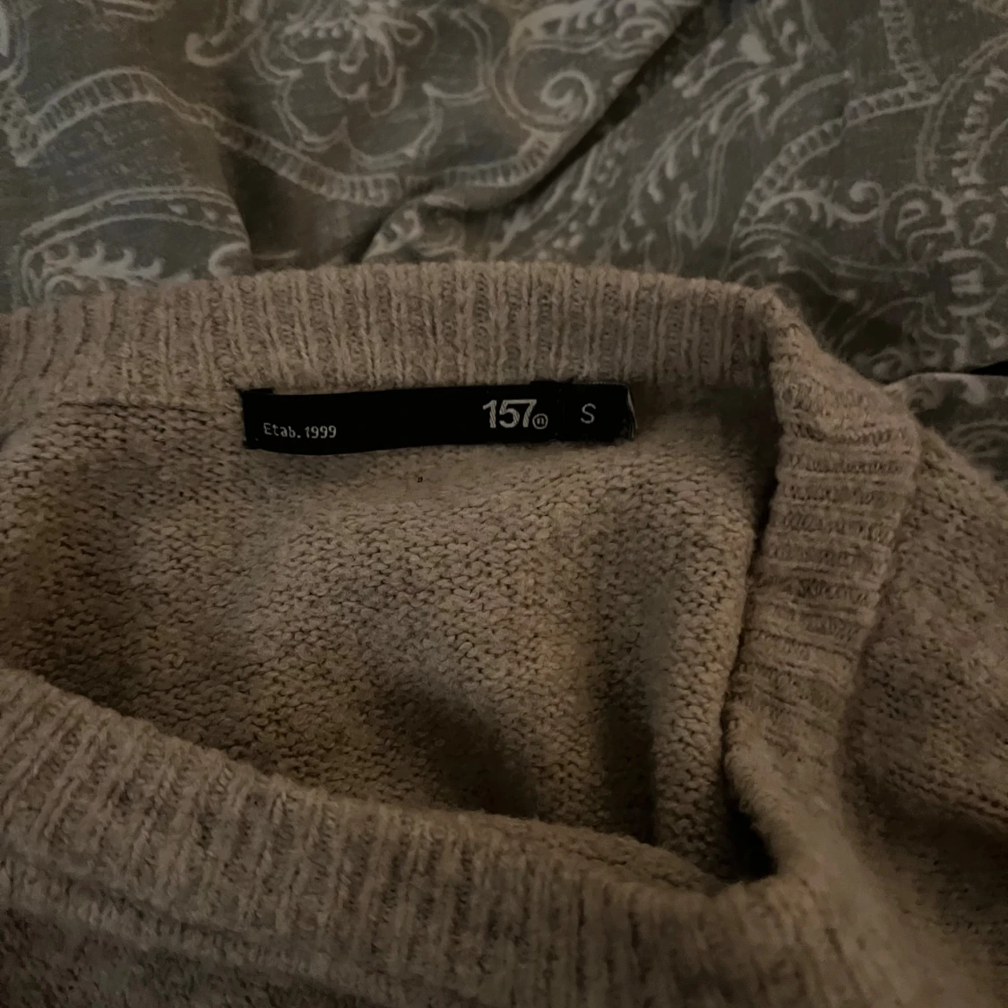 Beige stickad tröja från 157 - 1