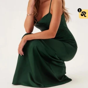 Grön balklänning  - Säljer min jättefina görna balklänning, endast andvänd 1 gång🩷pris går att diskutera 