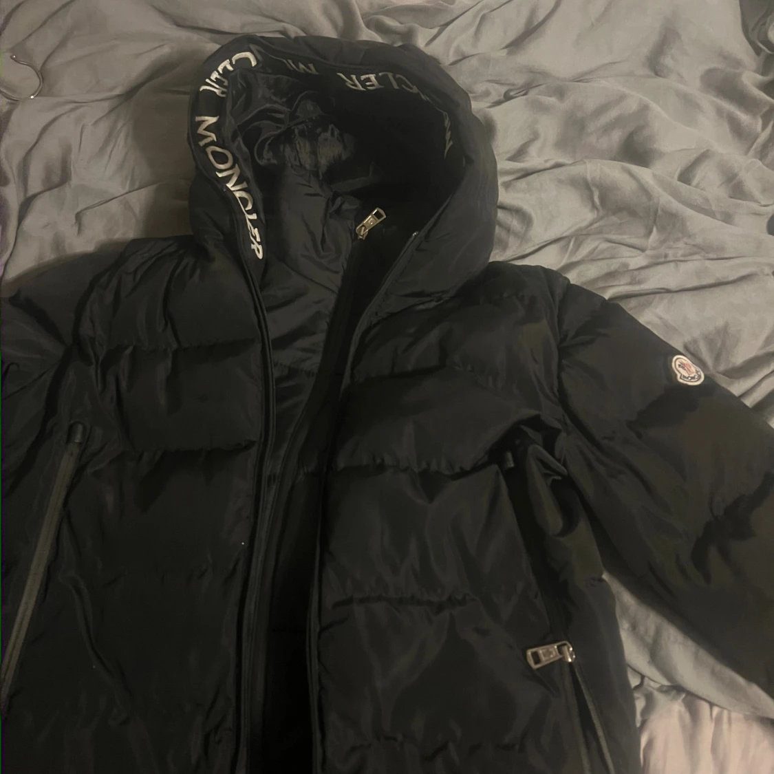 Svart pufferjacka från Moncler S