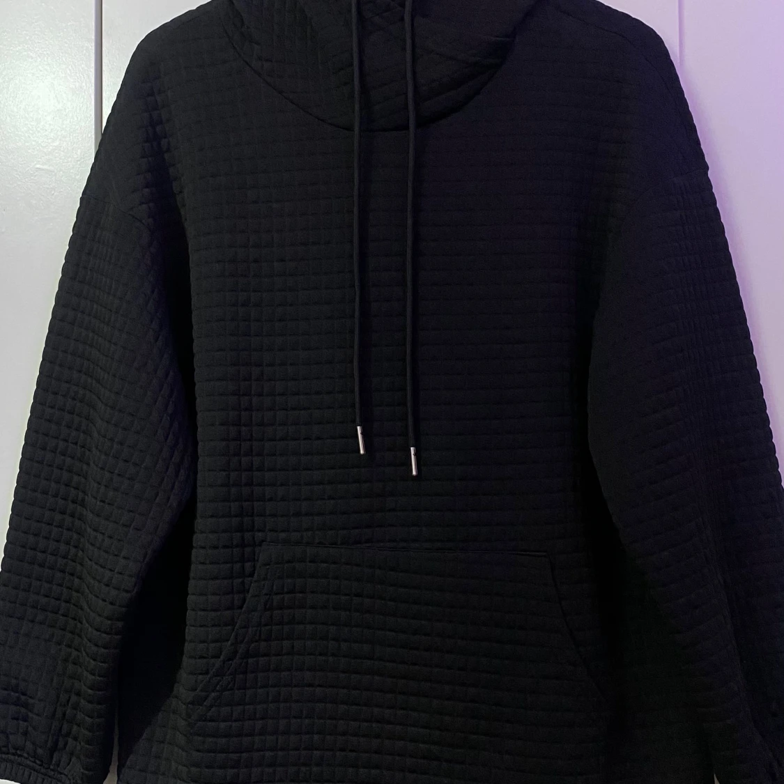 Svart quiltad hoodie från SHEIN
