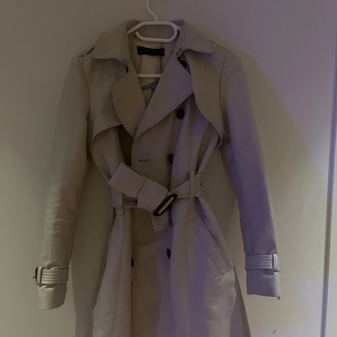 Beige trenchcoat från Zara Woman - 2