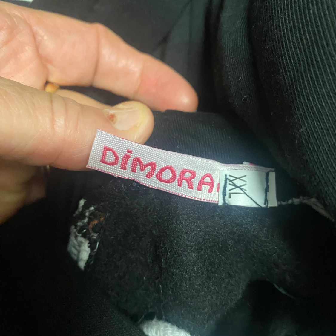 Svart och vit hoodie med tryck - 4