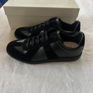 Svarta maison margiela  - Riktigt feta gats, använda en gång, box och dustbag fås med