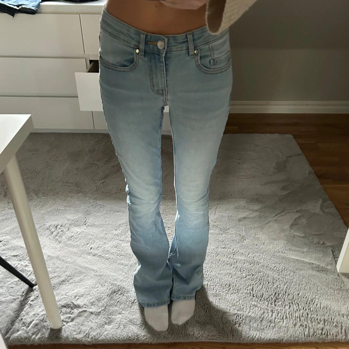 Ljusblå low flare jeans XS L32
