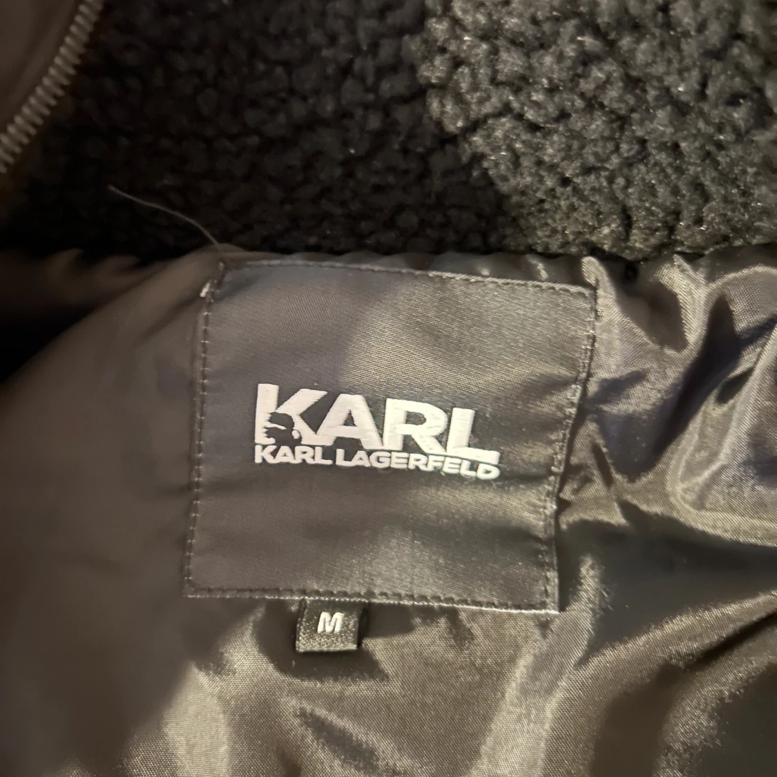 Svart dunväst från Karl Lagerfeld - 2