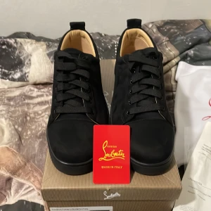 Lubs  - Snygga svarta sneakers från 