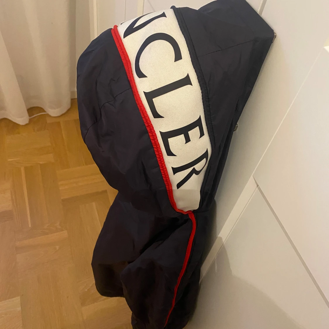 Mörkblå vind och regnjacka från Moncler - 1