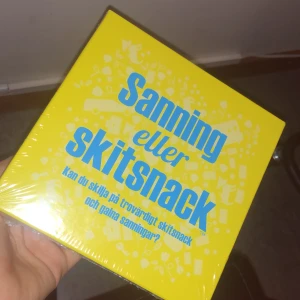 Ett spel  - Ett spel du kan spela med vänner eller kusiner. Den är ny fortfarande inplastade 