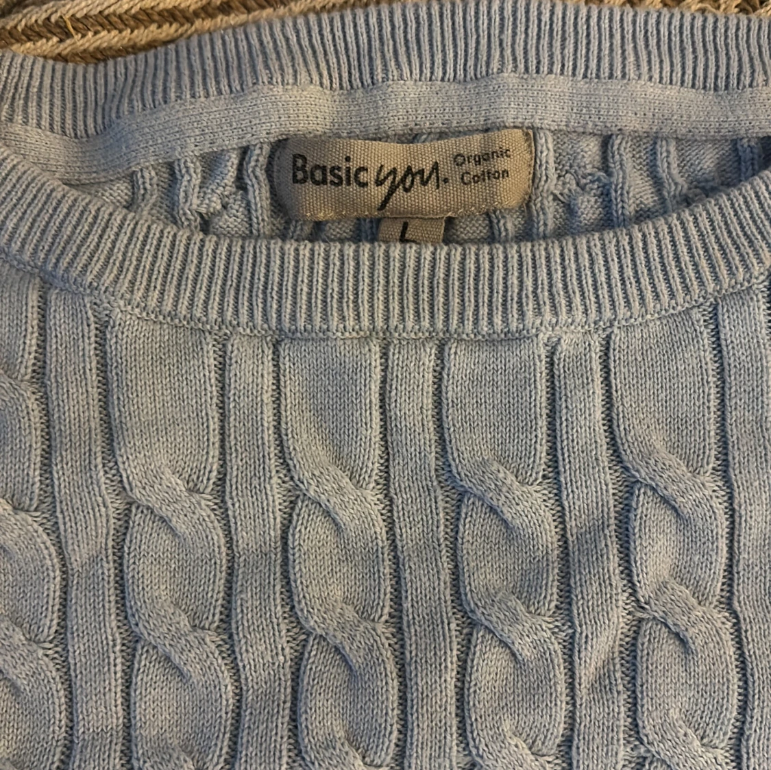 Ljusblå kabelstickad tröja Basic You - 1