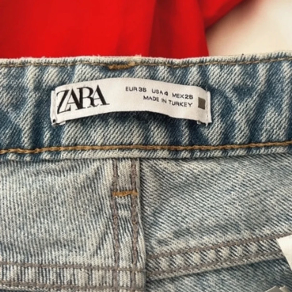 Ljusblå raka jeans från Zara - 2