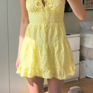 Klänning  - Tyvärr för liten för mig. Passa xs och kanske större xxs