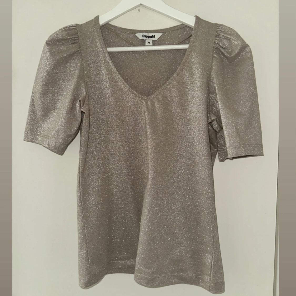 Glittrig topp från Kappahl - 3
