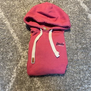 Superdry hoodie  - En Superdry hoodie i storlek M det är bara att fråga mig om det är något