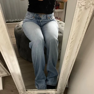 Ljusblå jenas low waist - Jeans bra skick low waist. 