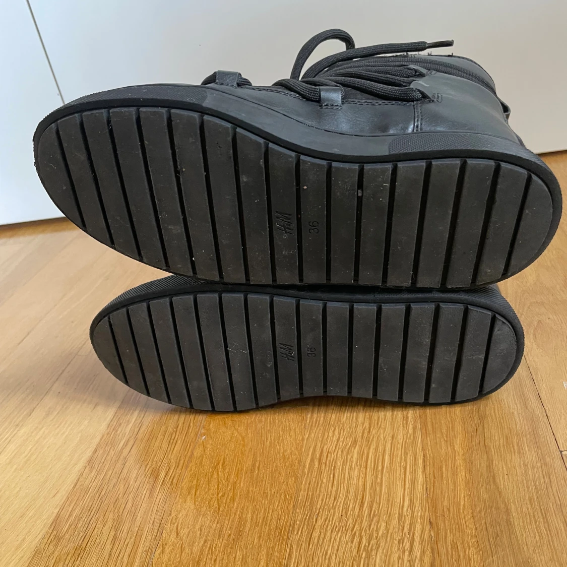 Svarta fodrade boots med snörning - 4