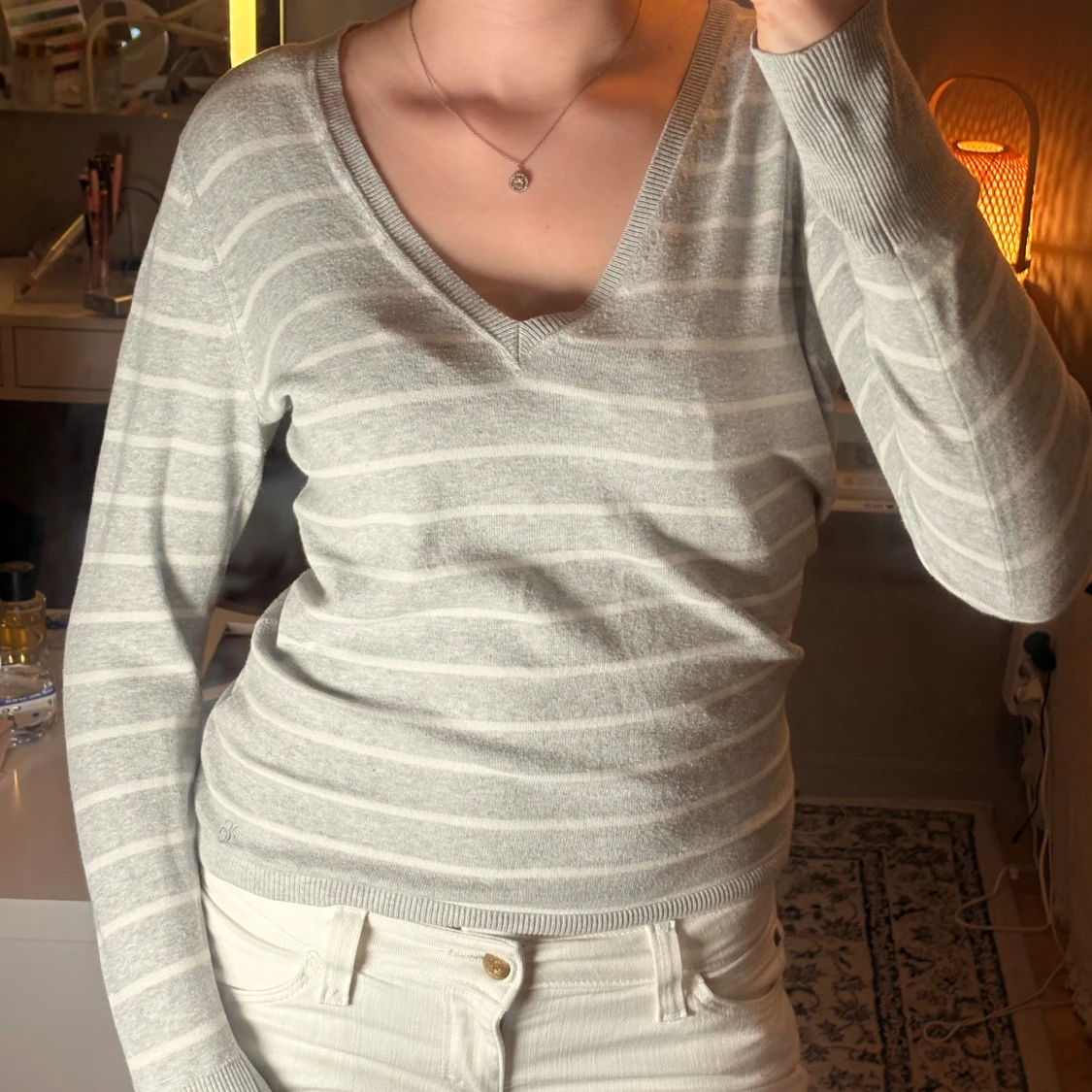 Gråvit randig tröja  - 1