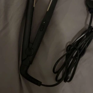 Remington Ceramic Slim 220 - Helt oanvänd plattång från remington, köpt för 450kr