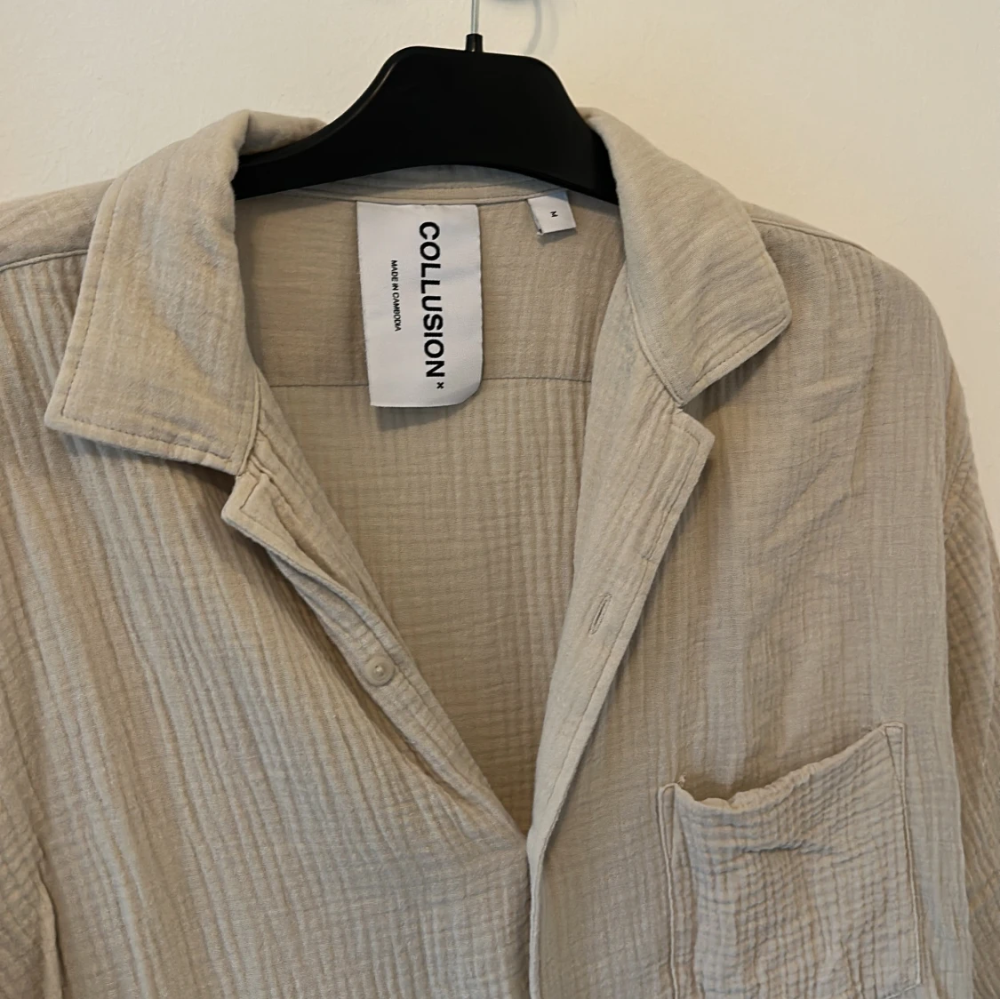 Beige skjorta från COLLUSION - 1