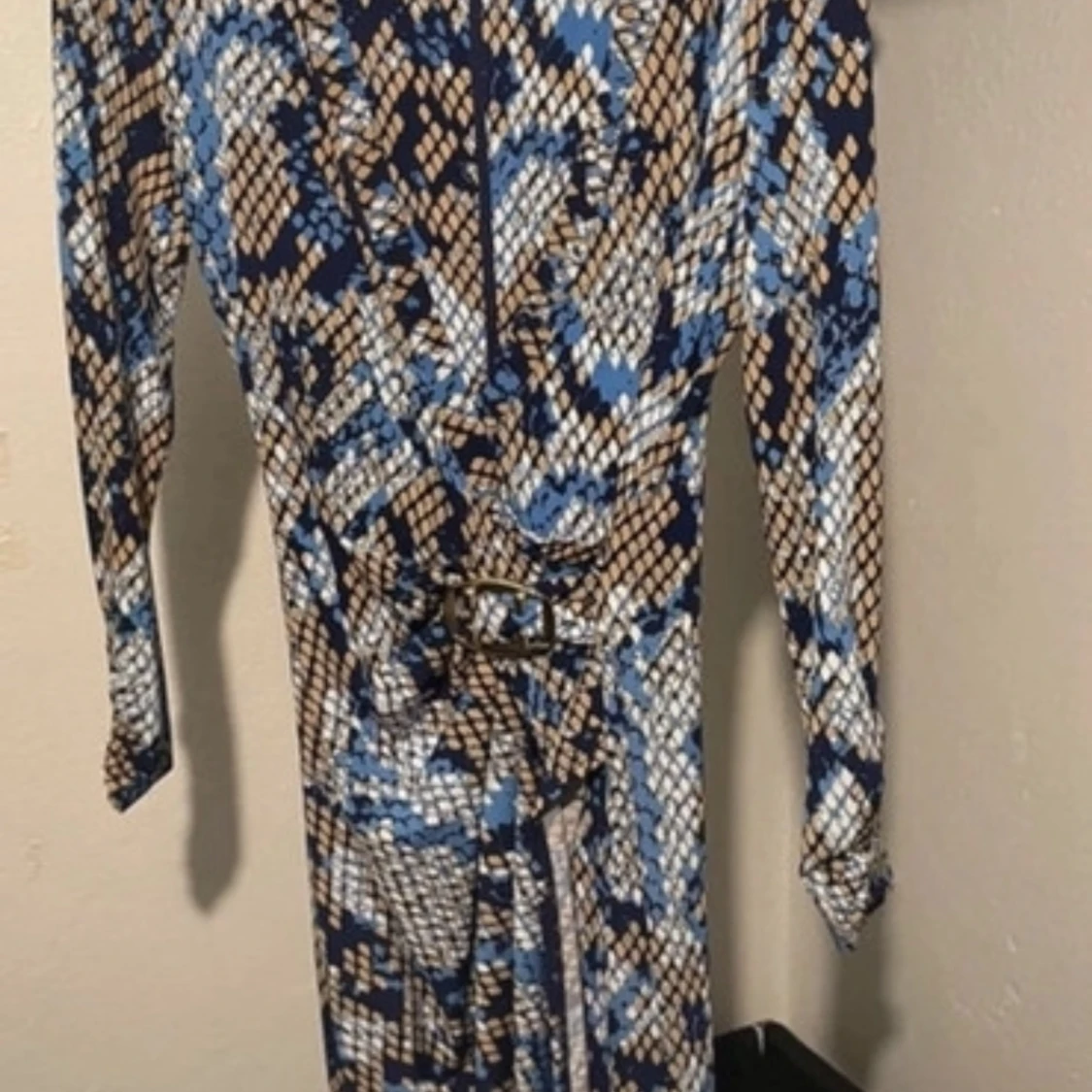 Mönstrad långklänning med bälte