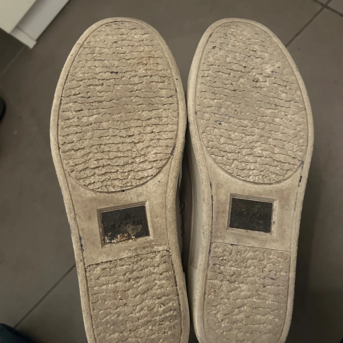 Grå sneakers från Eytys - 2