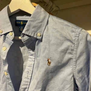 Ralph lauren skjorta  - En blå ralph lauren skjorta 