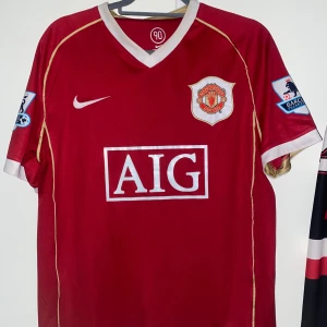 Manchester United Rooney 8 Nike tröja -  Manchester United fotbollströja med Rooney med nummer 8 på ryggen ifrån säsongen 06/07. Priset kan diskuteras vid snabb affär.