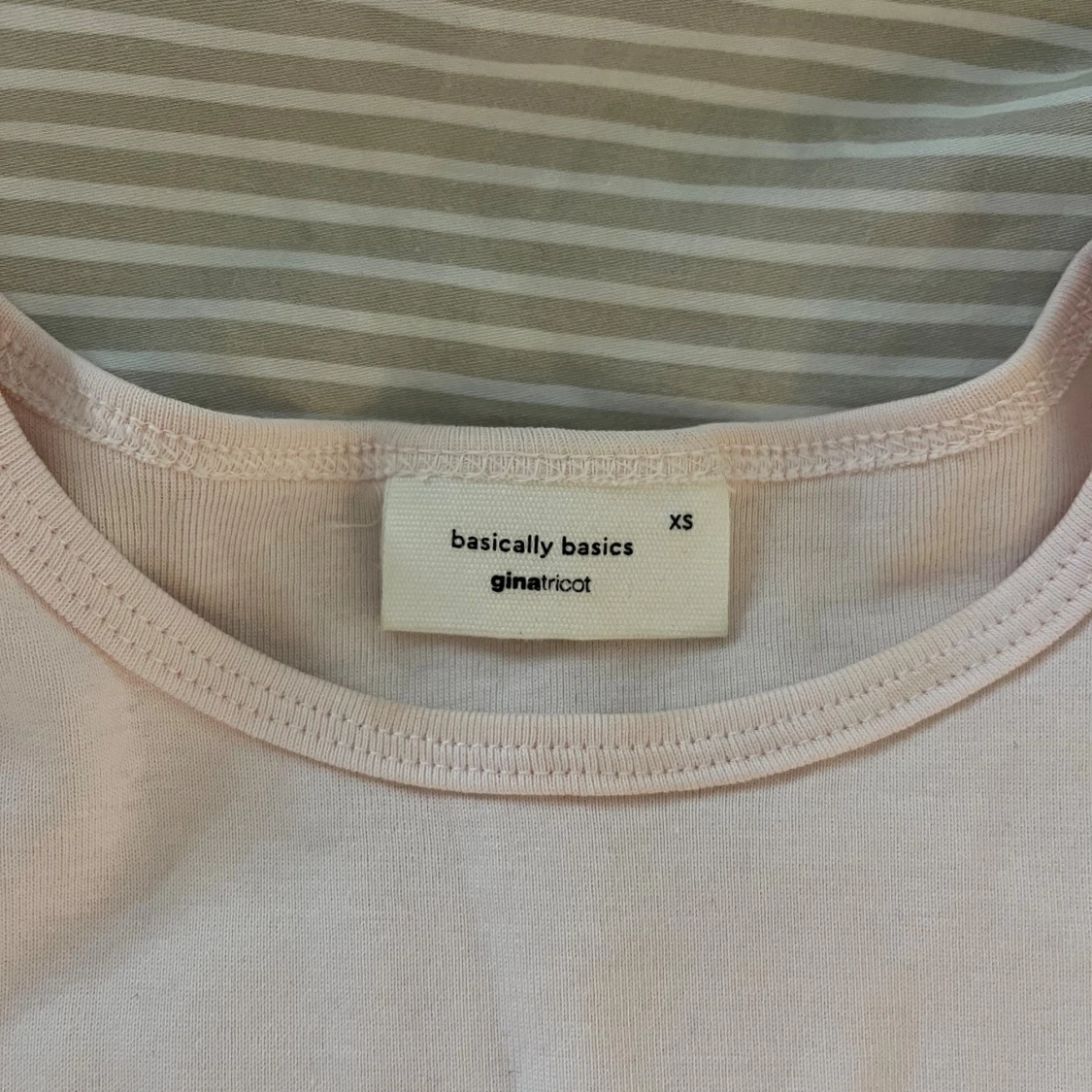 En ljusrosa långärmad tröja från Gina Tricot  - 3