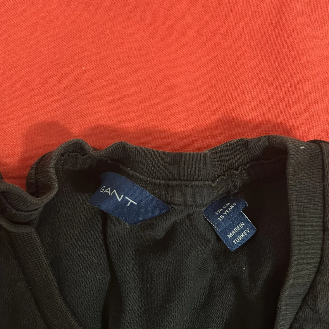 Svart t-shirt från GANT med brodyr - 1