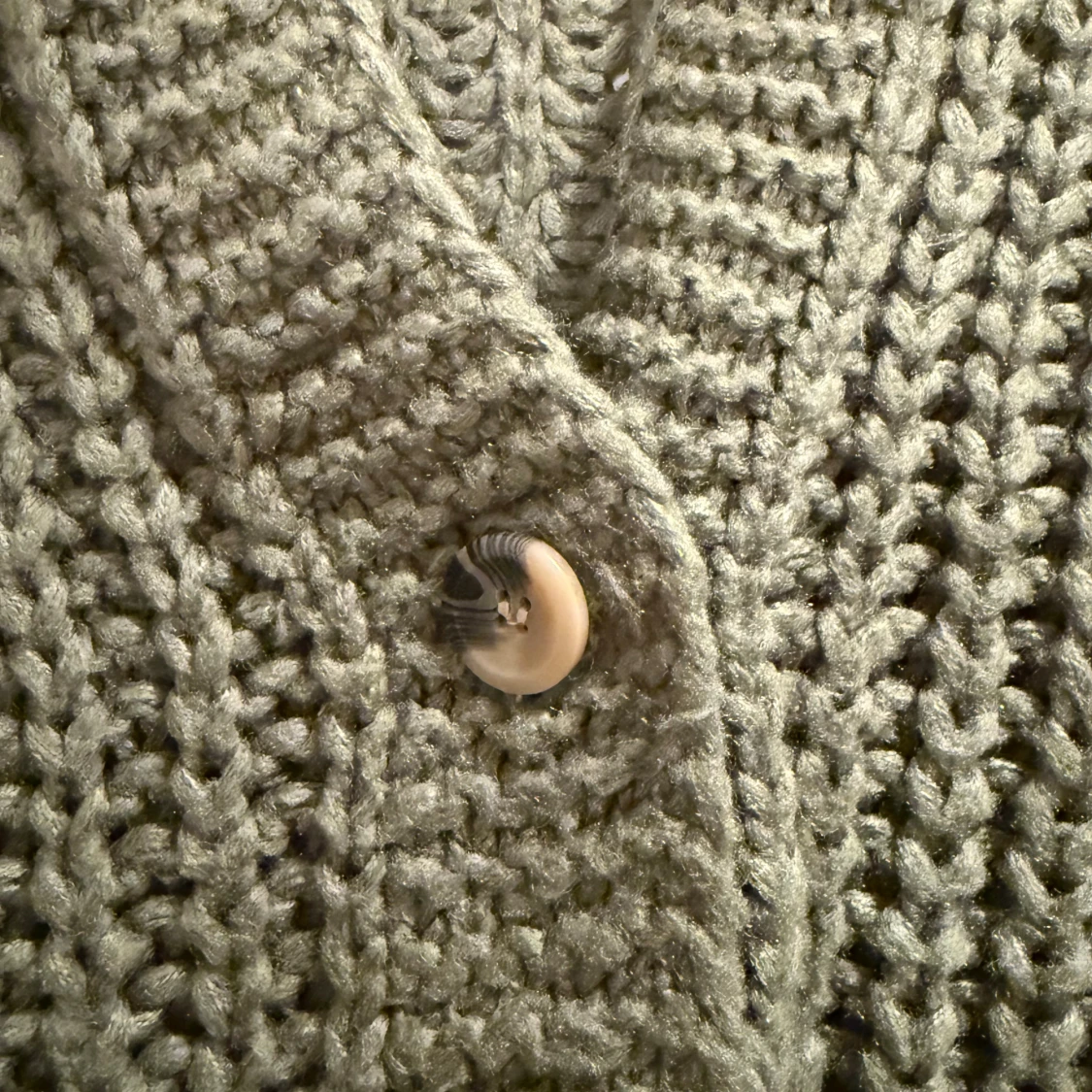 Olivgrön stickad kofta från Noisy May - 2