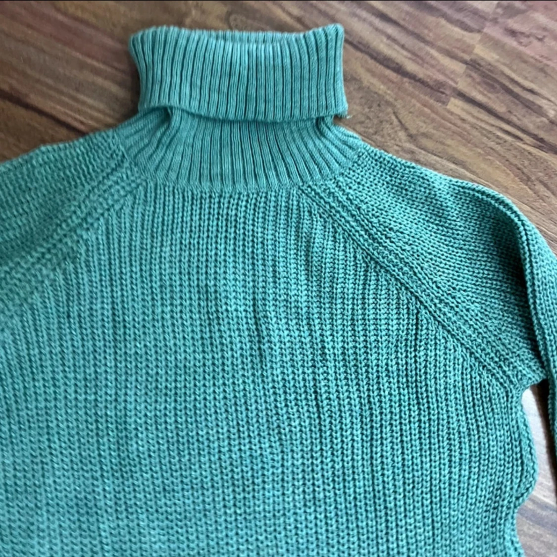 Grön stickad lång tröja  - 1