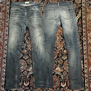 Vintage acne jeans - Riktigt feta blå acne jeans med en cool tvätt! Slim passform. Mått: Midja:39cm Längd:100cm Benöppning:16cn
