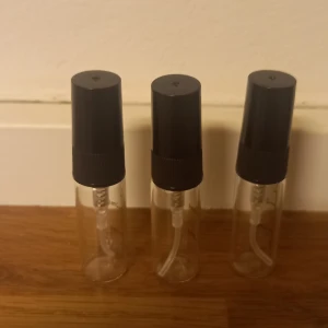 Phlur splitpaket 🌼 - 3 stycken 3 ml glasdekanter med spray✨️Välj bland dessa dofter🔅Heavy cream🔅Caramel skin🔅Vanilla nectar🔅Mango mood