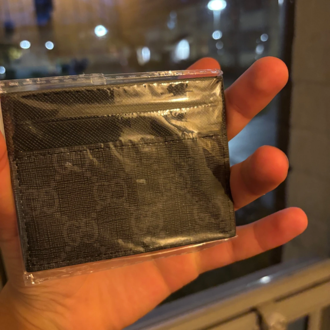 Svart  korthållare med röd orm - 1