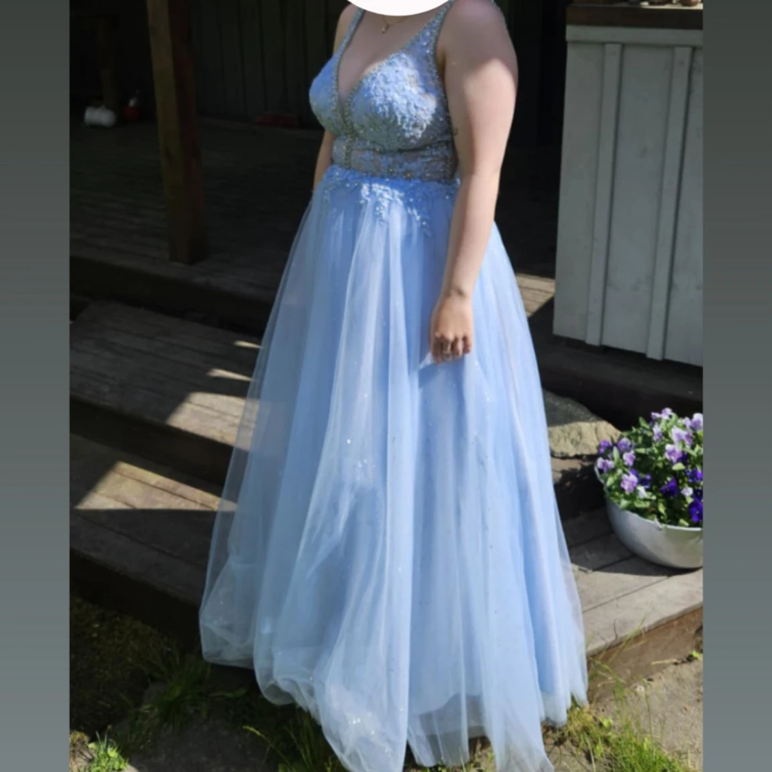 Ljusblå balklänning med glitter och spets - 2