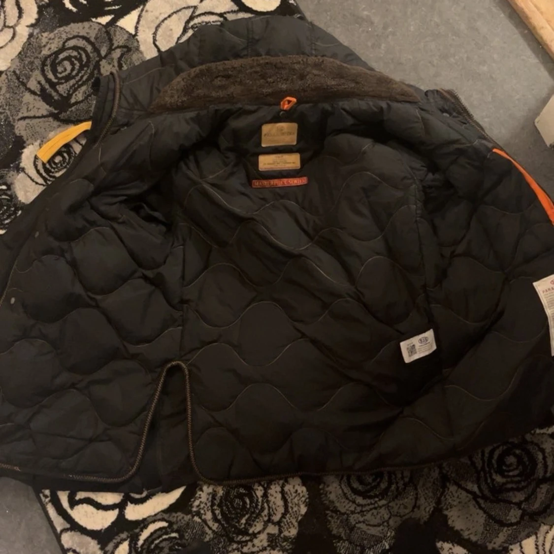 Svart Parajumpers dunjacka M