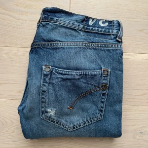 Dondup jeans - Skick 9/10 endast skrynkliga | Nypris: +4000kr, säljer endast för 699kr! | Hör av dig vid frågor!