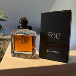 Stronger With You 100ml - Stronger With You. Flaskan innehåller 100 ml. Men har använt litegrann såklart därav pris 
