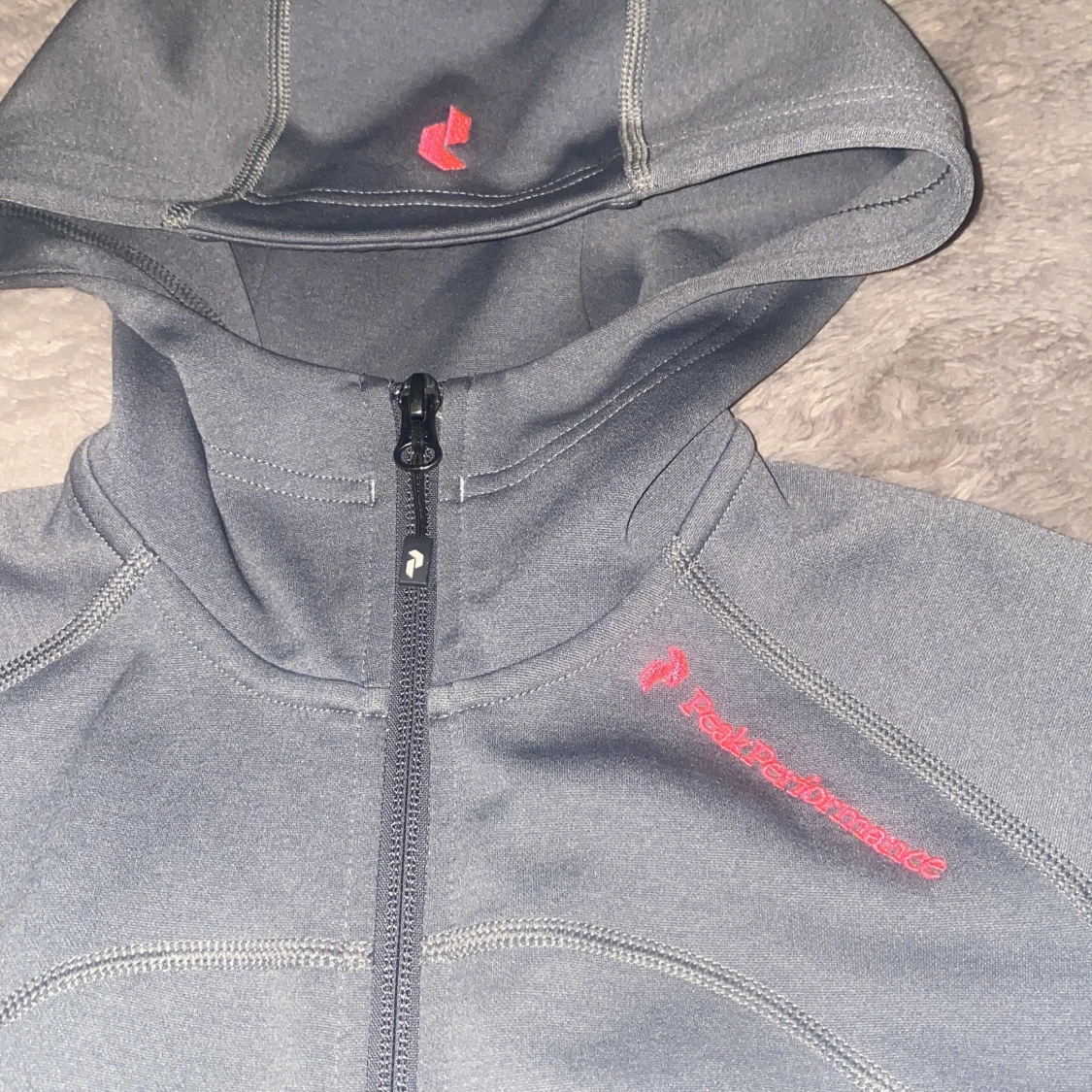 Grå Peak Performance - 1