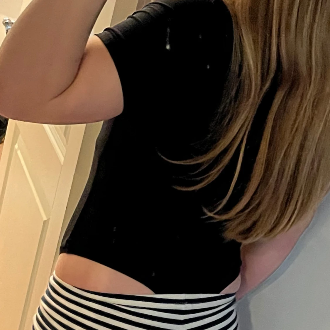 Svart body med rund hals - 1