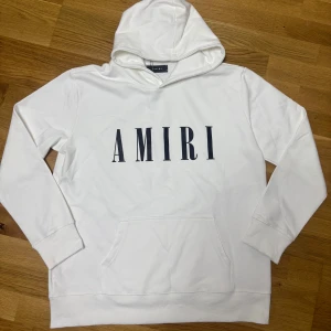 Amiri hoodie vit  - Vit amigo hoodie i nyskick | Storlek M/L | Fraktar samma dag om köp sker innan 22:00