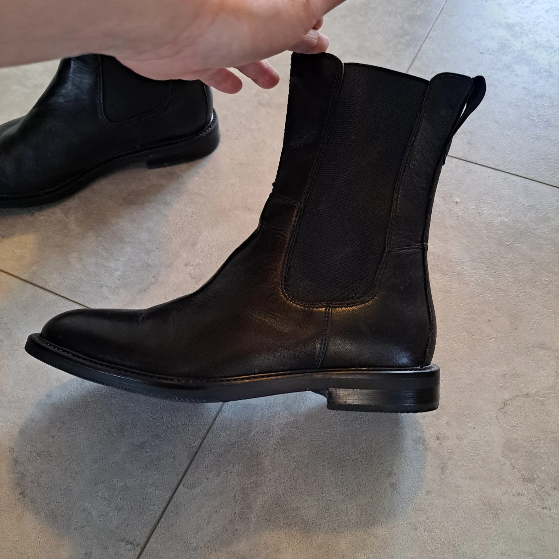 Svarta chelsea boots i skinn - 1
