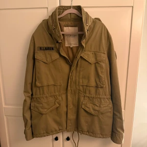 RalphLauren FieldJacket - Tjena! Säljer denna riktigt snygga RalphLauren Jackan ifrån Denim&Supply linjen som inte finns kvar längre, storlek M, fint skick, hör av dig vid funderingar!🙌