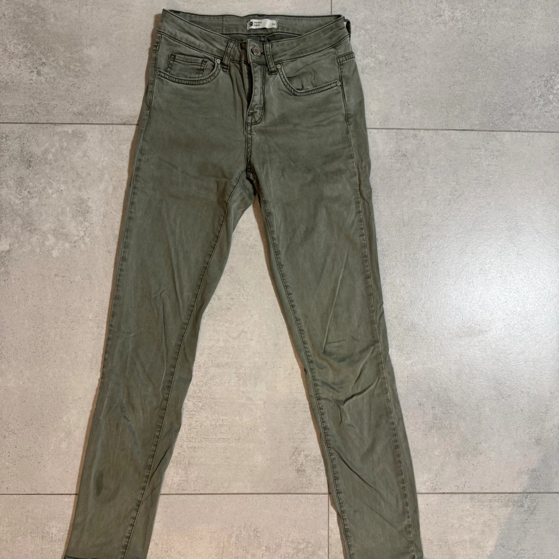 Olivgröna skinny jeans - Gina tricot stl 34 (Xs) - 1