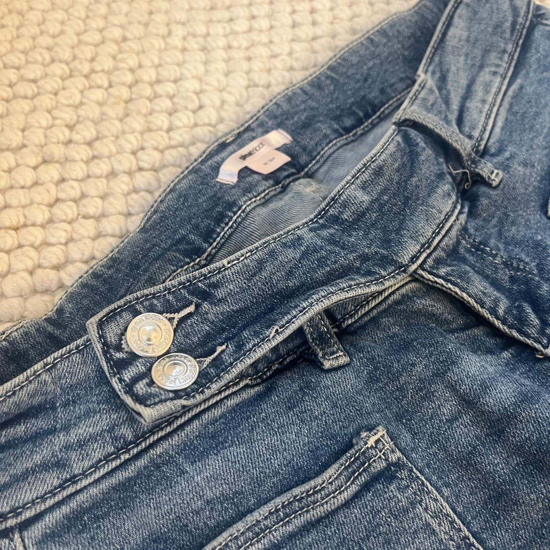 Blå bootcut jeans från Gina Tricot - 1