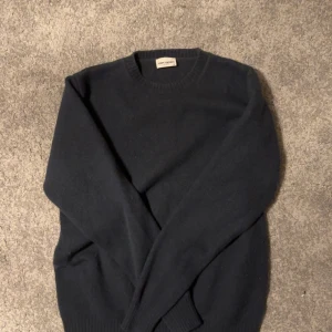 John Henric Cashmeremix - Säljer min john henric tröja, används ej längre.                        Storlek M sitter som S. Hör av er vid frågor 📝