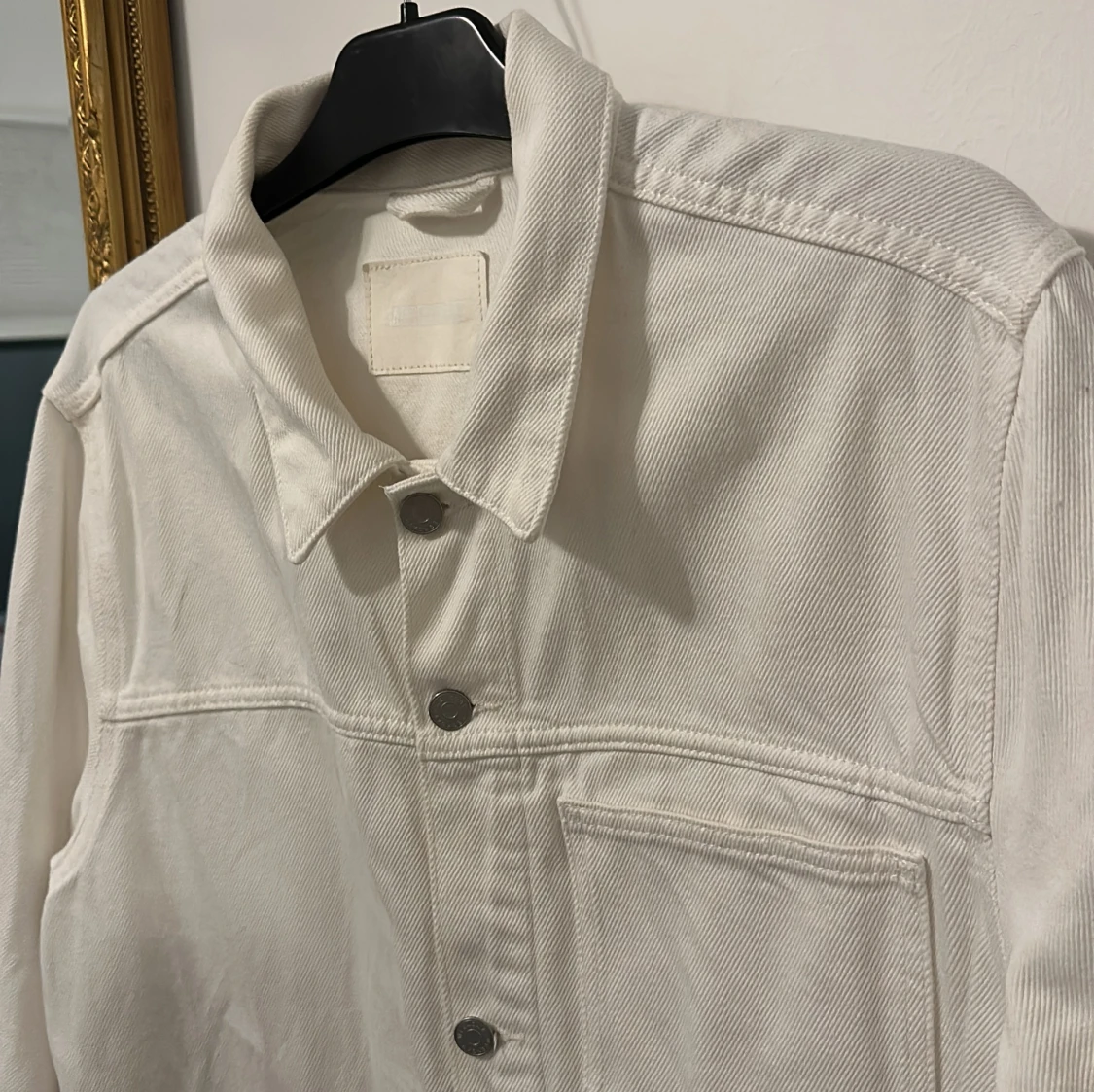 Vit jeansjacka med knappar - 1