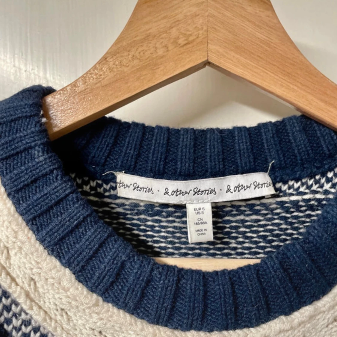 Färgglad stickad tröja med mönster - 2