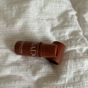Isadora blush stick - Använt en del men iaf 2-3 kvar av produkten. Har desinficerats på ytan :)