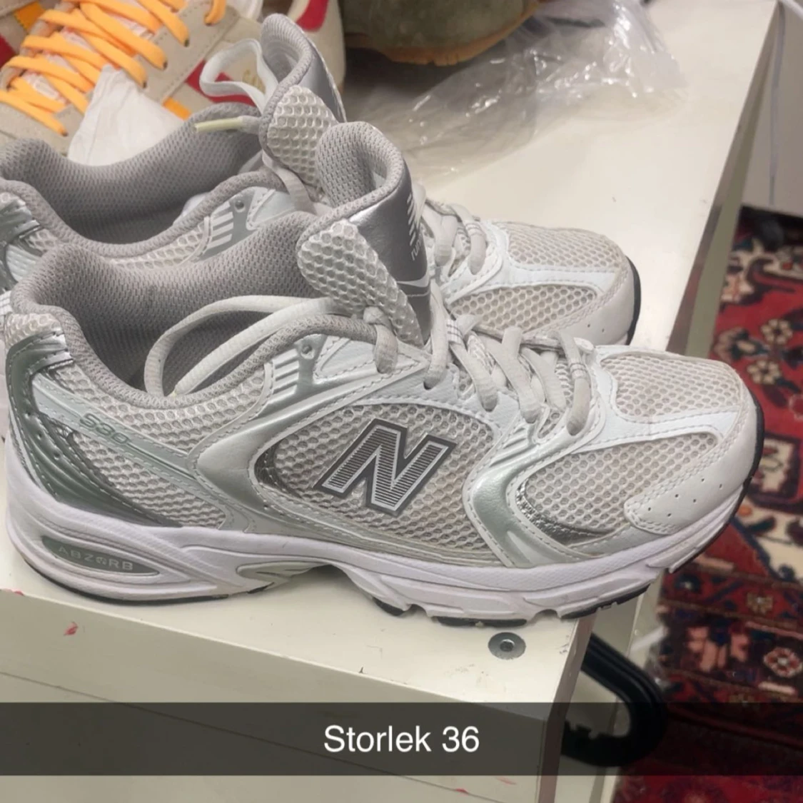 Vita New Balance sneakers strl 36