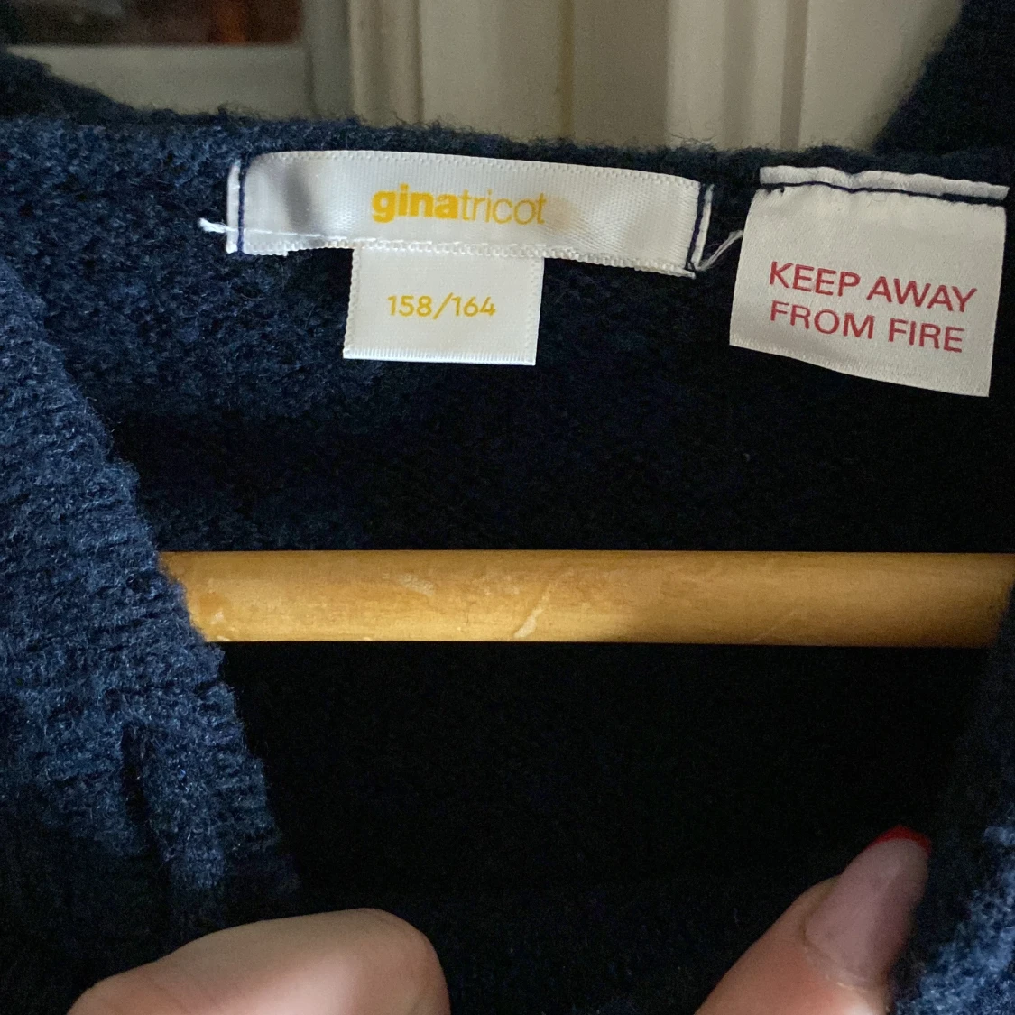 Mörkblå stickad hoodie Gina Tricot - 1